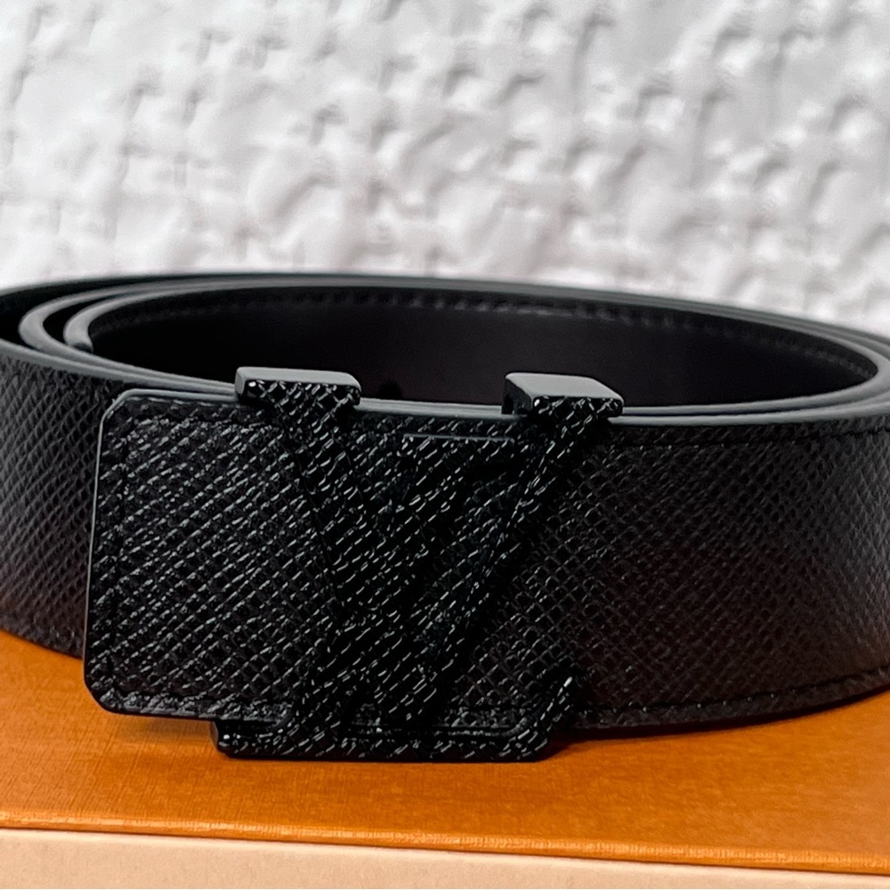 Louis Vuitton Men’s Belt Black size 95